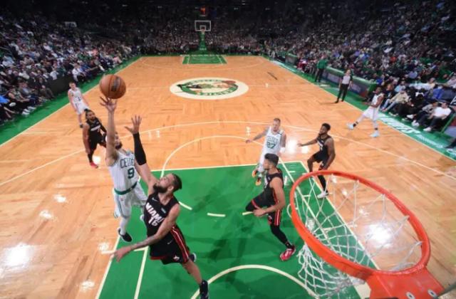 开云体育-斯马特缺席怀特做先锋 绿军完美开局由他定基调