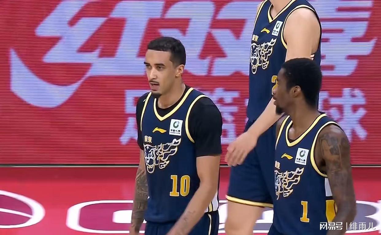 开云入口-恭喜杜锋！广东队迎来内线补强机会，美国男篮主力中锋可能加盟？